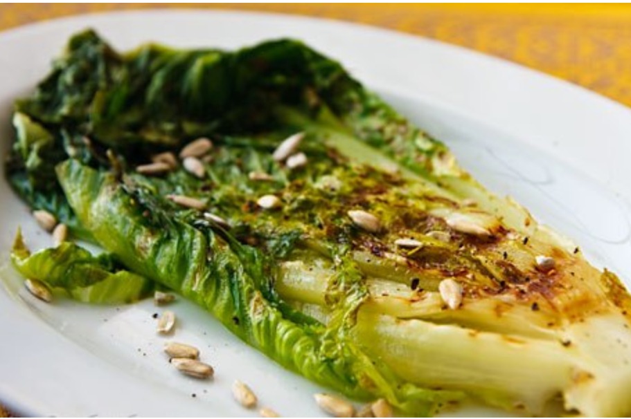 Lechuga Romana al Horno con  sardinas en Papillote